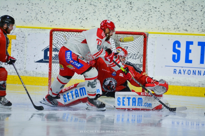 Photo hockey Coupe de France -  : Chamonix  vs Grenoble  - Grenoble accède aux 8èmes de finale sans briller