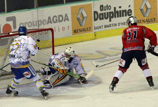 Photo hockey Coupe de France - CDF 16ème  : Grenoble  vs Villard-de-Lans - Grenoble déroule 