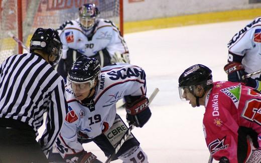 Photo hockey Coupe de la Ligue ARCHIVES - CDL 1/4 - Retour : Amiens  vs Angers  - Le coup passa si prés...