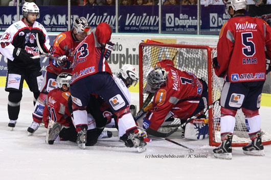 Photo hockey Coupe de la Ligue ARCHIVES - CDL 1/8 - 4ème journée : Grenoble  vs Briançon  - Un gardien INFERHINAL !!!