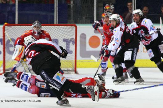 Photo hockey Coupe de la Ligue ARCHIVES - CDL 1/8 - 4ème journée : Grenoble  vs Briançon  - Un gardien INFERHINAL !!!