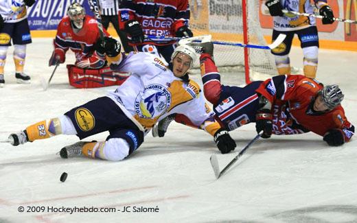 Photo hockey Coupe de la Ligue ARCHIVES - Coupe de la Ligue  : 1/8 5ème journée : Grenoble  vs Chamonix  - Grenoble déroule...