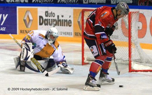 Photo hockey Coupe de la Ligue ARCHIVES - Coupe de la Ligue  : 1/8 5ème journée : Grenoble  vs Chamonix  - Grenoble déroule...