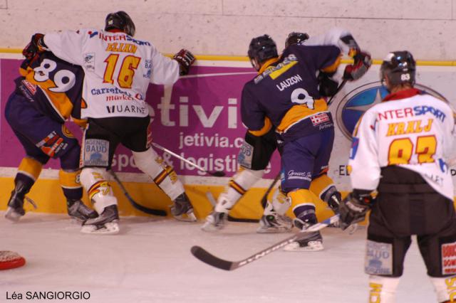 Photo hockey Coupe de la Ligue ARCHIVES - Coupe de la Ligue : 1/8ème, 1ère journée : Chamonix  vs Morzine-Avoriaz - Les Pingouins volent la peau des Chamois