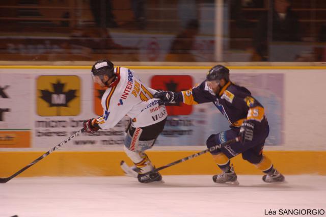 Photo hockey Coupe de la Ligue ARCHIVES - Coupe de la Ligue : 1/8ème, 1ère journée : Chamonix  vs Morzine-Avoriaz - Les Pingouins volent la peau des Chamois