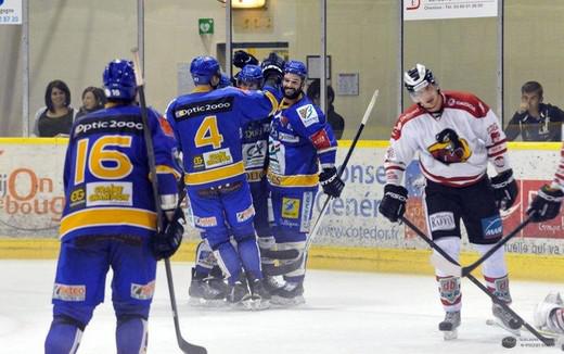 Photo hockey Coupe de la Ligue ARCHIVES - Coupe de la Ligue : 1/8ème, 1ère journée : Dijon  vs Morzine-Avoriaz - Dijon entre du bon patin