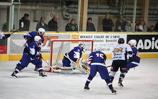 Photo hockey Coupe de la Ligue ARCHIVES - Coupe de la Ligue : 1/8ème, 1ère journée : France U20 vs Chamonix  - Chamonix prend les deux premiers points du groupe.