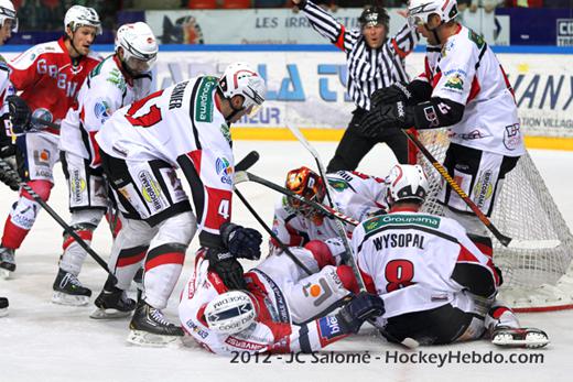 Photo hockey Coupe de la Ligue ARCHIVES - Coupe de la Ligue : 1/8ème, 4ème journée  : Grenoble  vs Briançon  - Grenoble plie mais ne sombre pas