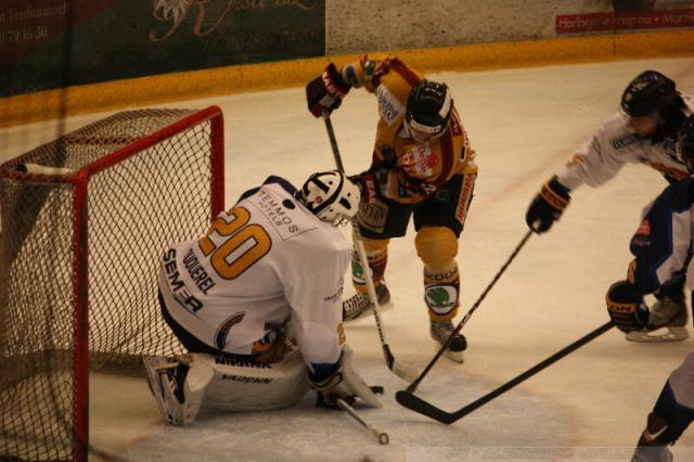 Photo hockey Coupe de la Ligue ARCHIVES - Coupe de la Ligue : 1/8ème, 4ème journée  : Morzine-Avoriaz vs Chamonix  - Un partout, balle au centre