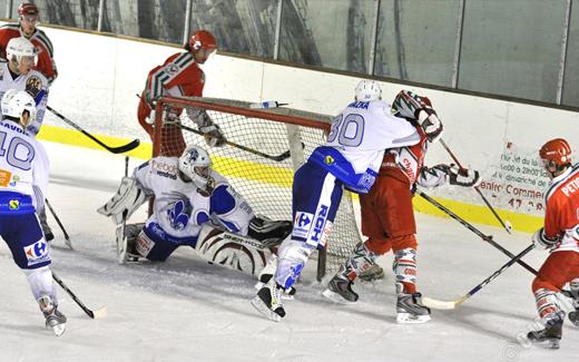 Photo hockey Division 1 - D1 : 12ème journée : Courbevoie  vs Reims -  Avec « AIR KUBIS »ça plane pour les Phénix !