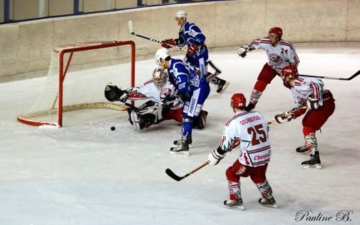 Photo hockey Division 1 - D1 : 25ème journée : Reims vs Courbevoie  - Une tornade bleue sur Bocquaine !