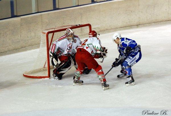 Photo hockey Division 1 - D1 : 25ème journée : Reims vs Courbevoie  - Une tornade bleue sur Bocquaine !