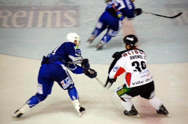 Photo hockey Division 1 - D1 : 5ème journée : Reims vs Caen  - Abattus en plein vol !