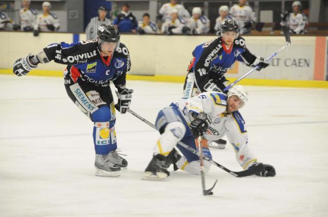 Photo hockey Division 1 - D1 - 6ème journée : Caen  vs Avignon - sur le fil...