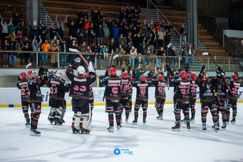 Photo hockey Division 1 - Division 1 - 1/4 de Finale - Match 4 : Mont-Blanc vs Caen  - Mont-Blanc force un 5ème match