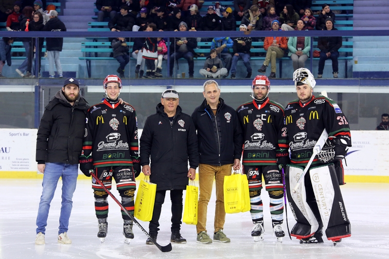 Photo hockey Division 1 - Division 1 - 1/8 de Finale - Match 2 : Mont-Blanc vs Neuilly/Marne - Mont-Blanc force un match 3 !