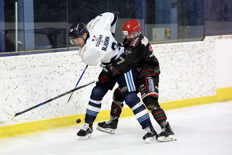 Photo hockey Division 1 - Division 1 - 1/8 de Finale - Match 2 : Mont-Blanc vs Tours  - Mont-Blanc arrache un match 3 !