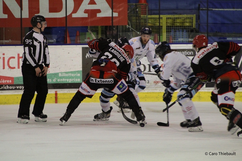 Photo hockey Division 1 - Division 1 : 11ème journée : Cholet  vs Tours  - Les Dogs passent les Remparts
