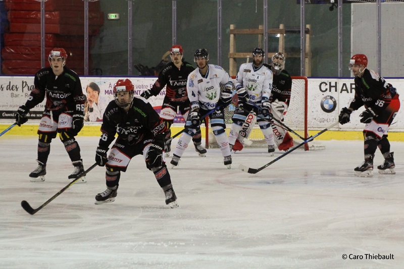 Photo hockey Division 1 - Division 1 : 11ème journée : Cholet  vs Tours  - Les Dogs passent les Remparts