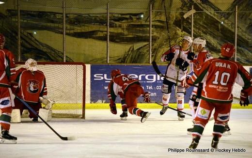 Photo hockey Division 1 - Division 1 : 11ème journée : Courbevoie  vs La Roche-sur-Yon - Course contre la mort
