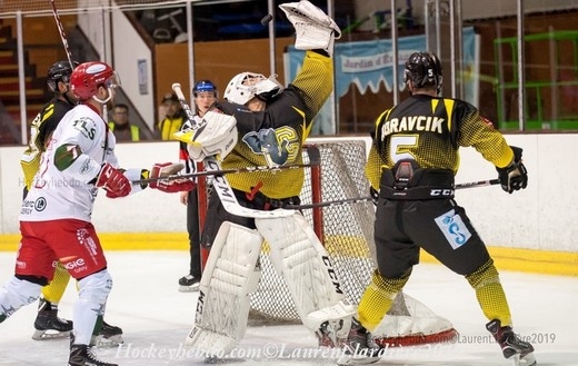 Photo hockey Division 1 - Division 1 : 12ème journée : Chambéry vs Cergy-Pontoise - Chambery stoppe Cergy