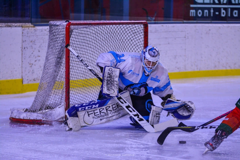 Photo hockey Division 1 - Division 1 : 12ème journée : Mont-Blanc vs Marseille - Le Spartiate brave le froid !