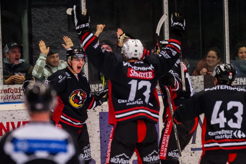 Photo hockey Division 1 - Division 1 : 13ème journée : Morzine-Avoriaz vs Tours  - Tours revient de loin !