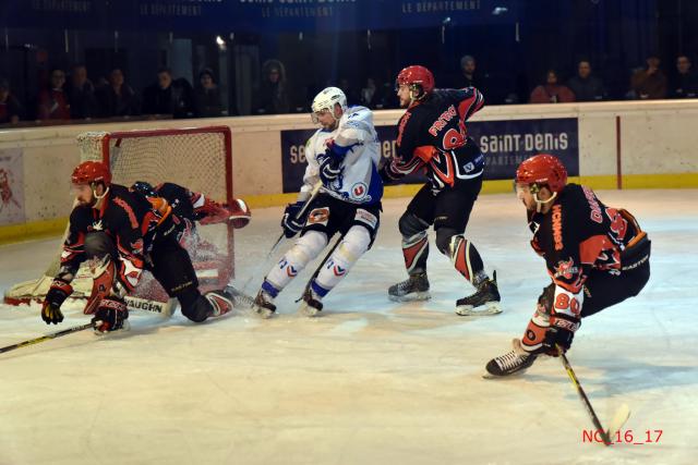 Photo hockey Division 1 - Division 1 : 18ème journée : Neuilly/Marne vs Courchevel-Méribel-Pralognan - D1 : Les Bisons et leurs démons