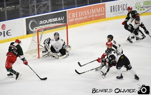 Photo hockey Division 1 - Division 1 : 19ème journée : Cergy-Pontoise vs Nantes - Victoire des Jokers sur le fil