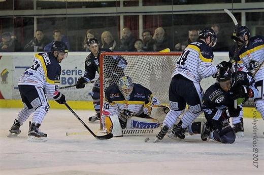 Photo hockey Division 1 - Division 1 : 19ème journée : Tours  vs Dunkerque - D1 : Dunkerque joue un mauvais Tour(s) aux Remparts