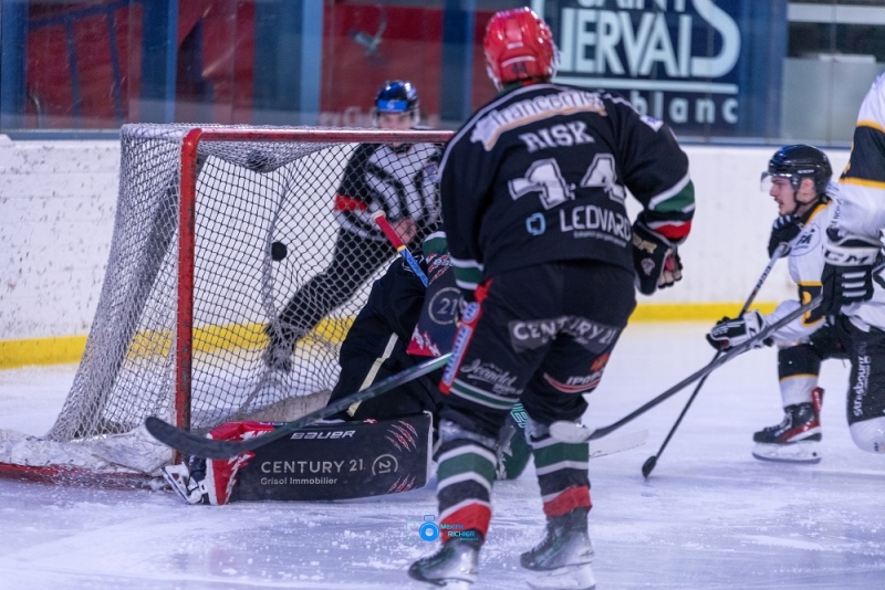 Photo hockey Division 1 - Division 1 : 22ème journée : Mont-Blanc vs Strasbourg  - Intense combat, succès strasbourgeois !