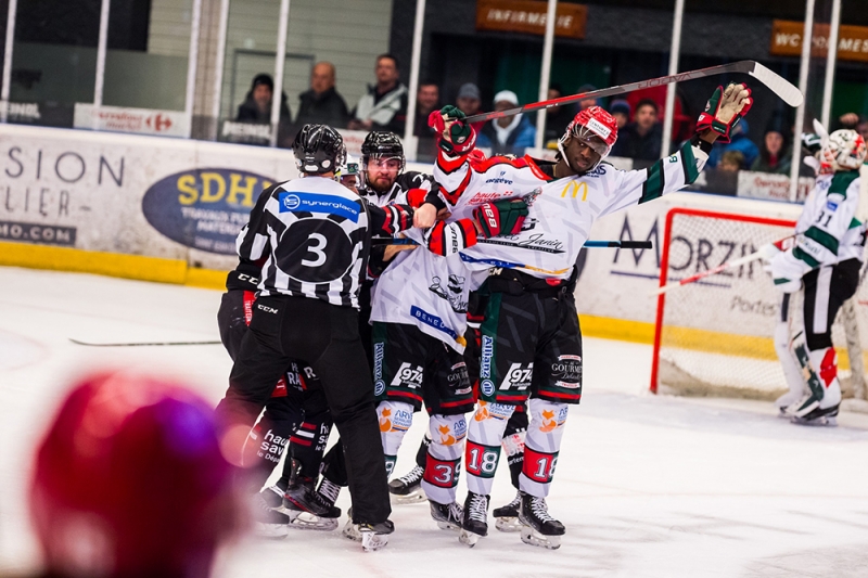 Photo hockey Division 1 - Division 1 : 22ème journée : Morzine-Avoriaz vs Mont-Blanc - Mont-Blanc s’offre un derby chaud bouillant !