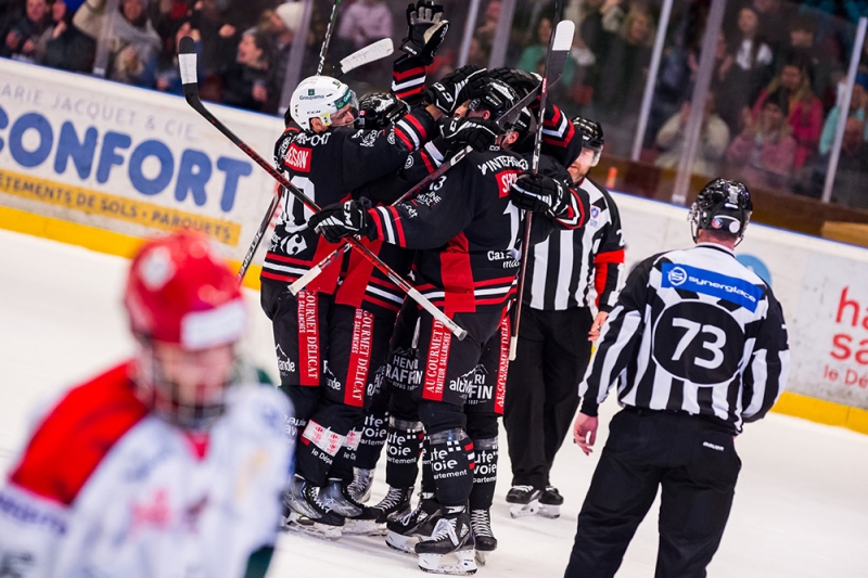 Photo hockey Division 1 - Division 1 : 22ème journée : Morzine-Avoriaz vs Mont-Blanc - Mont-Blanc s’offre un derby chaud bouillant !