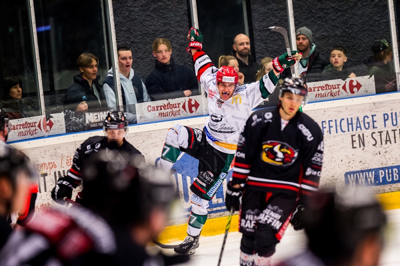 Photo hockey Division 1 - Division 1 : 22ème journée : Morzine-Avoriaz vs Mont-Blanc - Mont-Blanc s’offre un derby chaud bouillant !