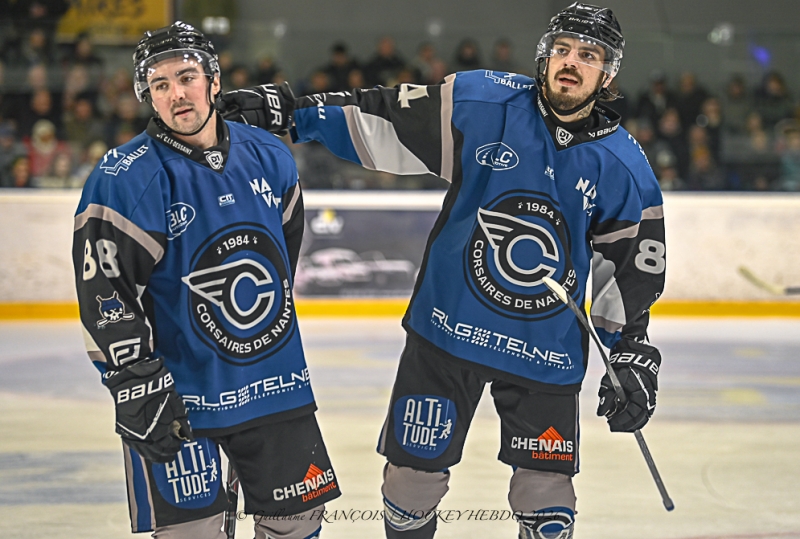 Photo hockey Division 1 - Division 1 : 22ème journée : Nantes vs Courchevel-Méribel-Pralognan - Le HCMP s’impose aux tirs au but sur la glace des Corsaires de Nantes