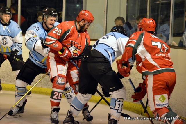 Photo hockey Division 1 - Division 1 : 24ème journée : Courbevoie  vs Tours  - Les Coqs virevoltent