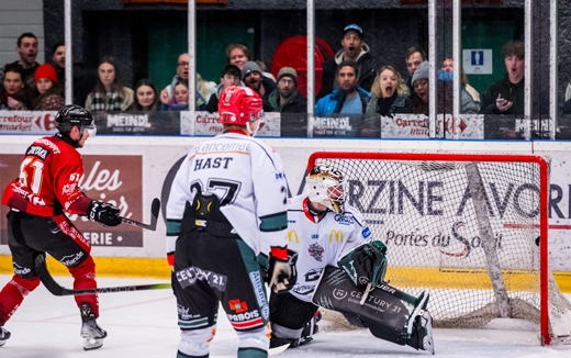 Photo hockey Division 1 - Division 1 : 25ème journée : Morzine-Avoriaz vs Mont-Blanc - Les Pingouins glissent le plus loin