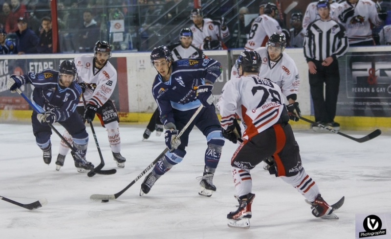 Photo hockey Division 1 - Division 1 : 25ème journée : Tours  vs Morzine-Avoriaz - Une dinguerie !!! 
