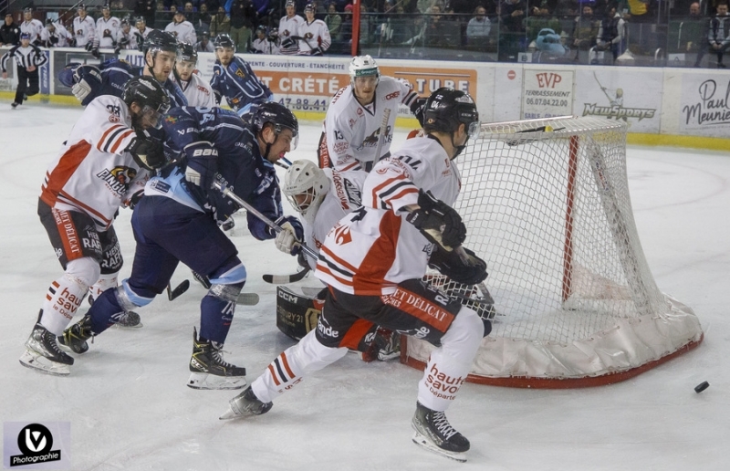 Photo hockey Division 1 - Division 1 : 25ème journée : Tours  vs Morzine-Avoriaz - Une dinguerie !!! 