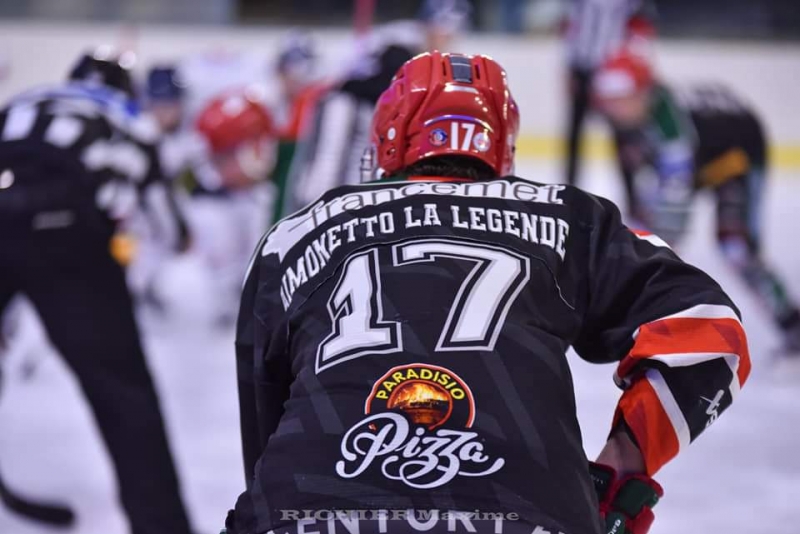 Photo hockey Division 1 - Division 1 : 26ème journée : Mont-Blanc vs Caen  - Mont-Blanc battu, la légende Aimonetto célébrée !