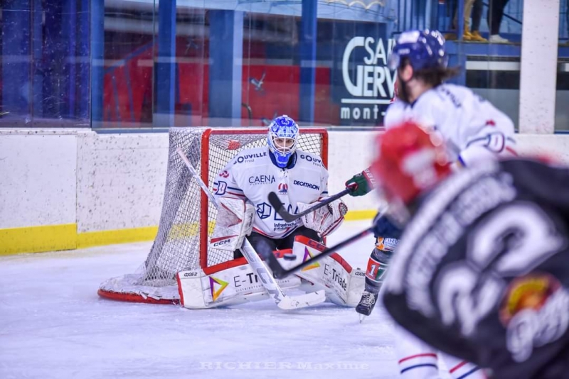Photo hockey Division 1 - Division 1 : 26ème journée : Mont-Blanc vs Caen  - Mont-Blanc battu, la légende Aimonetto célébrée !