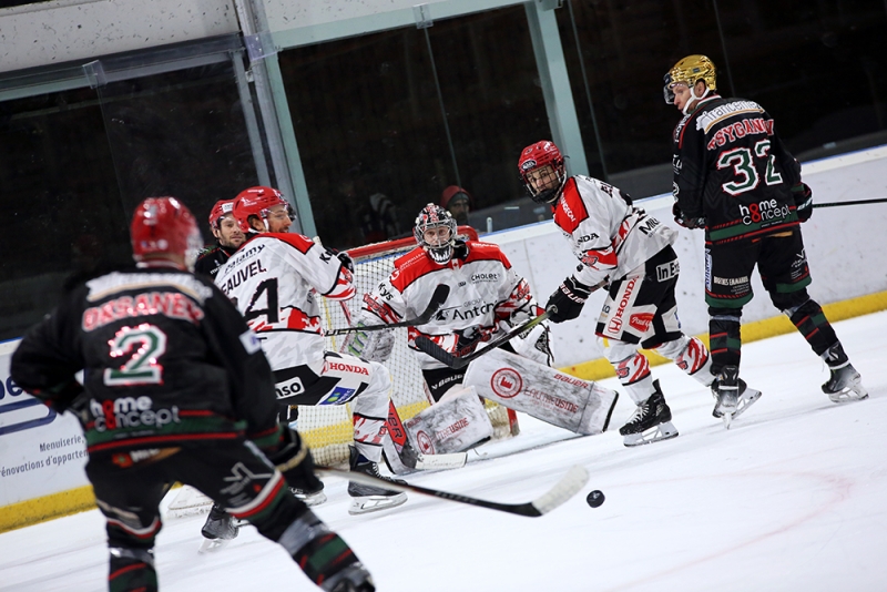 Photo hockey Division 1 - Division 1 : 26ème journée : Mont-Blanc vs Cholet  - Le leader glisse au Mont-Blanc !