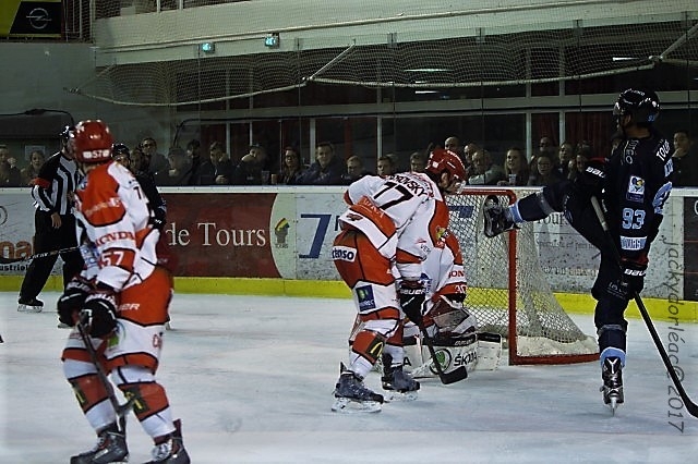 Photo hockey Division 1 - Division 1 : 26ème journée : Tours  vs Cholet  - D1 : Tours retrouve le chemin de la victoire