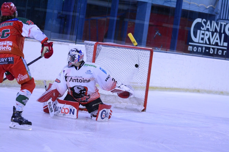 Photo hockey Division 1 - Division 1 : 4ème journée : Mont-Blanc vs Cholet  - Pénalités, souffrance, puis délivrance !