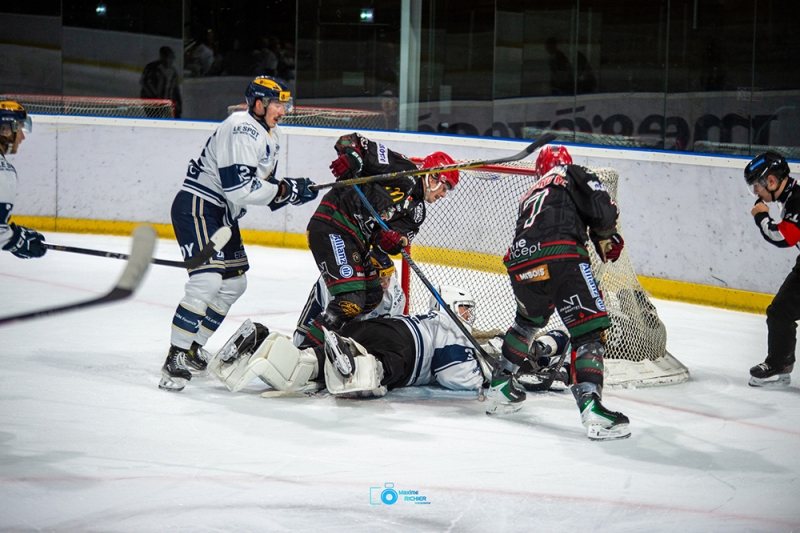 Photo hockey Division 1 - Division 1 : 7ème journée : Mont-Blanc vs Villard-de-Lans - Le Yéti chasse difficilement les Ours !
