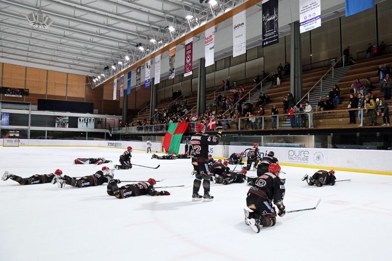 Photo hockey Division 1 - Division 1 : 7ème journée : Mont-Blanc vs Villard-de-Lans - Le Yéti chasse difficilement les Ours !