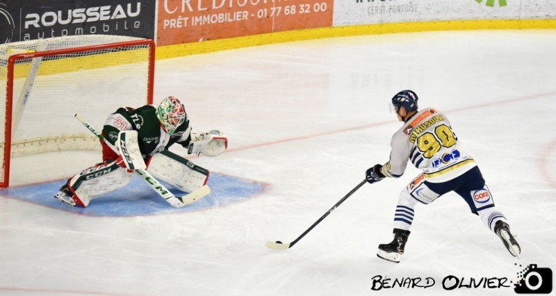 Photo hockey Division 1 - Division 1 : Cergy-Pontoise (Les Jokers) - Cergy-Pontoise prêt à monter dans le grand huit