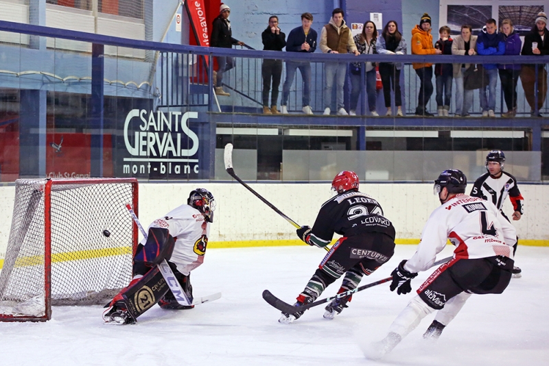 Photo hockey Division 1 - Division 2 - Poule de maintien - J4 : Mont-Blanc vs Morzine-Avoriaz - Un derby acharné !