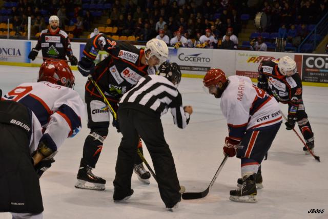 Photo hockey Division 2 - D2 : 10ème journée - A : La Roche-sur-Yon vs Evry  - Repartir de l
