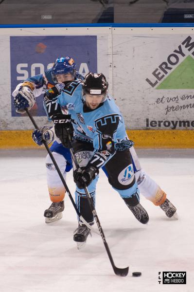 Photo hockey Division 2 - D2 : 14ème journée - B : Tours  vs Clermont-Ferrand - Tours chute de nouveau